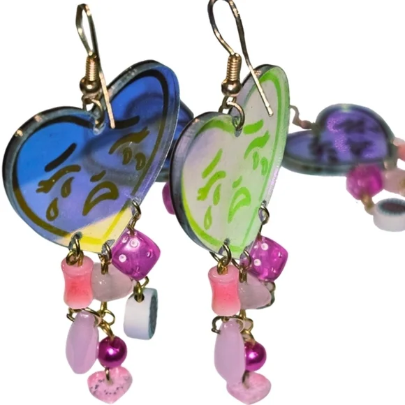 cry baby resin dangle earrings with pink beads - Picture 5 of 5